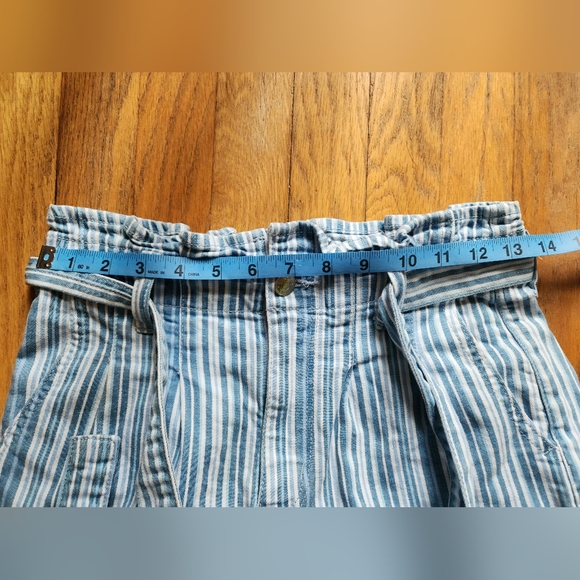 American Eagle Striped Paperbag-Waist Shorts | RN 54485/CA 03873 Belted, Size 2 - Picture 8 of 8